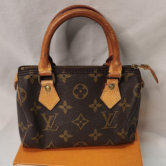 LV Monogram Vintage Nano with Strap - Picture 5 of 14